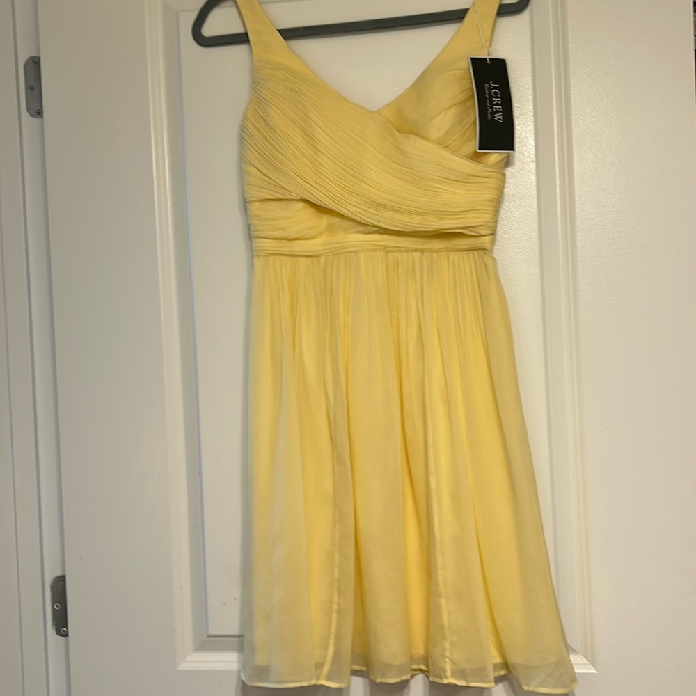 Gorgeous pale yellow dress!